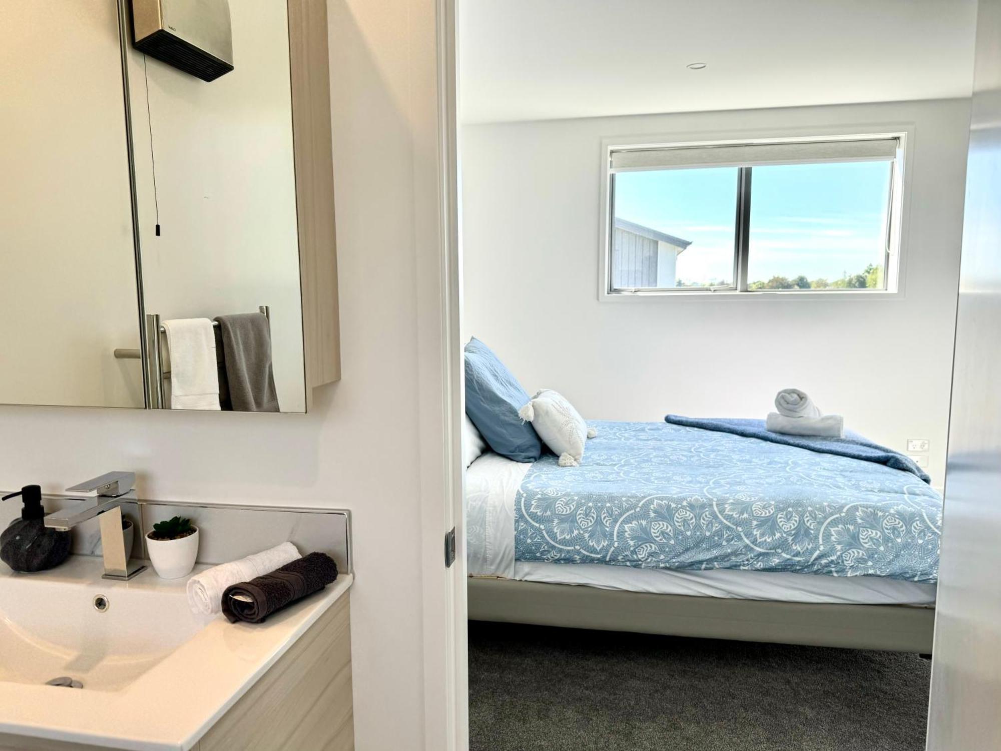 Riccarton 2bdr2btr Townhouse Free Carpark Fast Wifi Christchurch