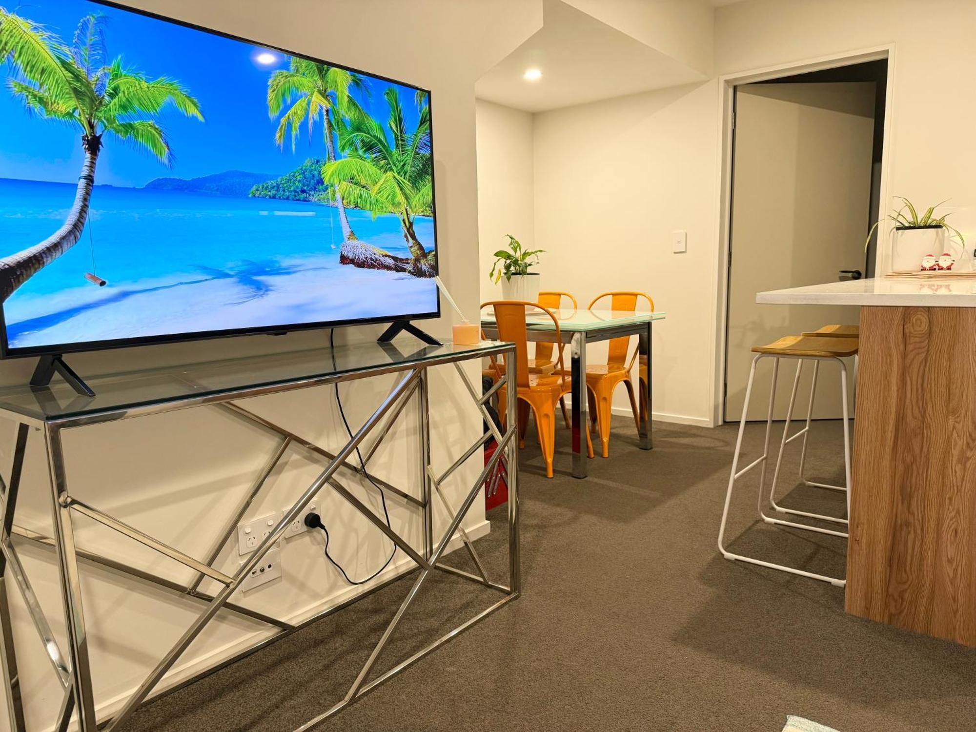 3brm 3 Bathroom Townhouse Free Car Park Apartment