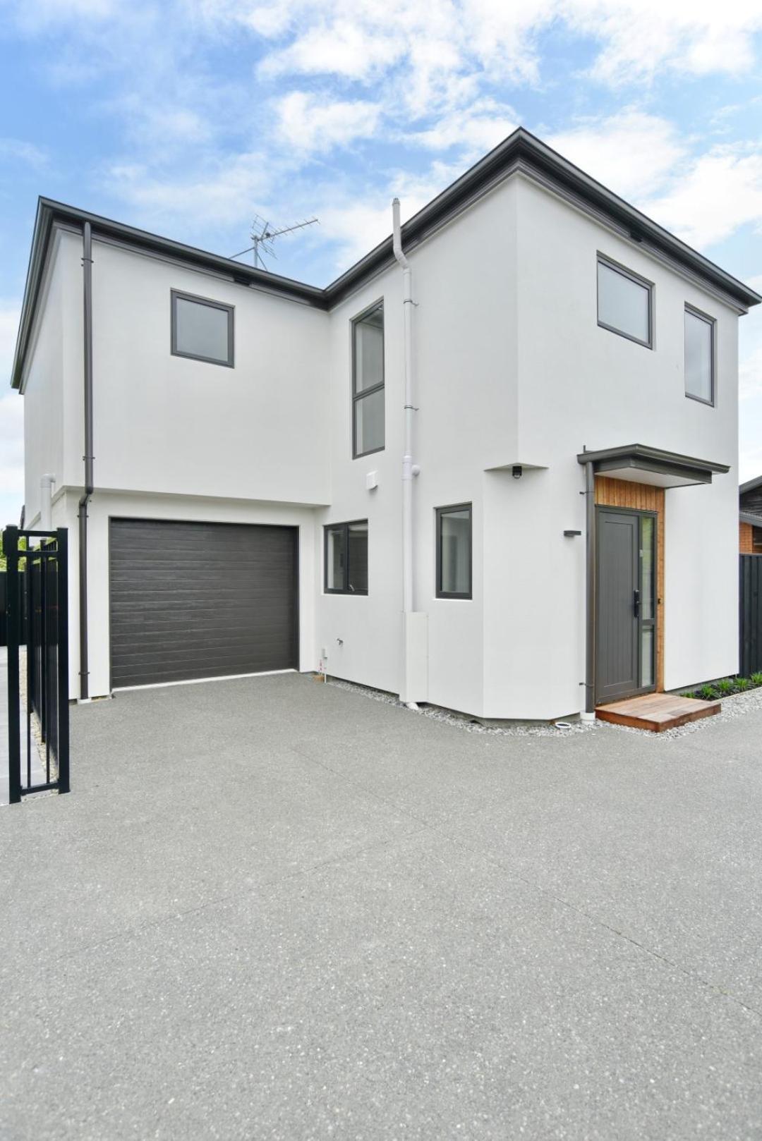 Broadbent Townhouse - Homes *