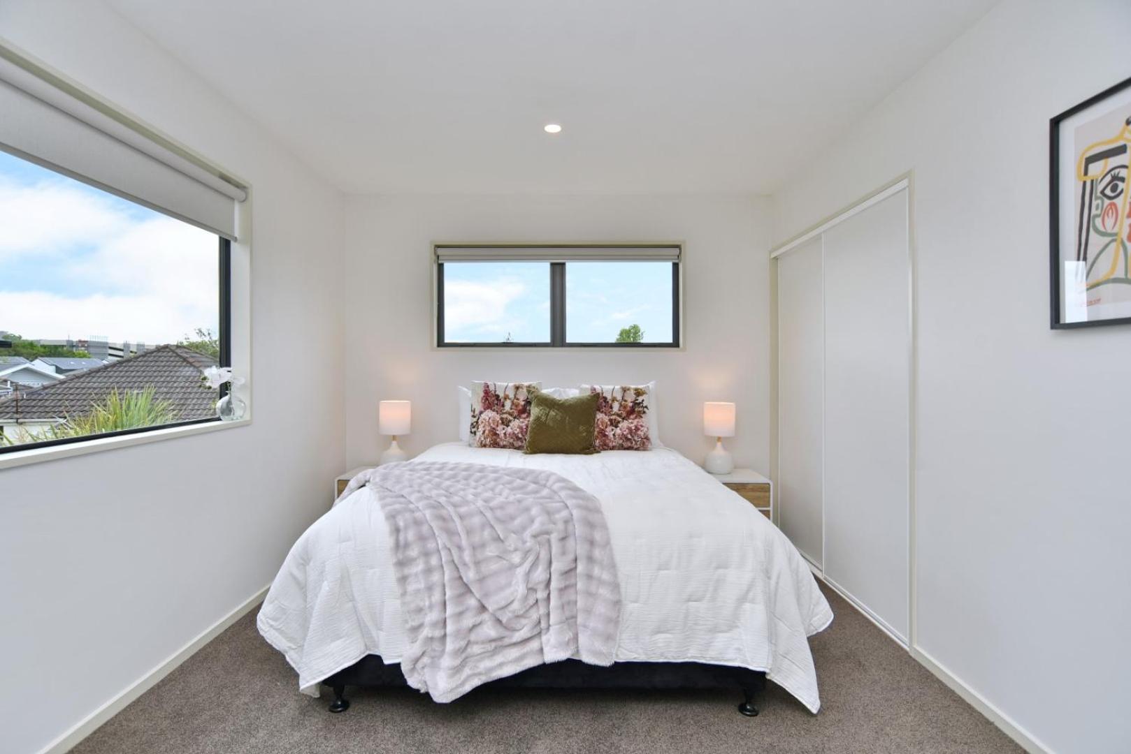 Broadbent Townhouse - Homes *