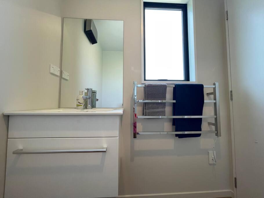 Peaceful 2bed2bath With Parking Close To Colombo St Holiday home Christchurch