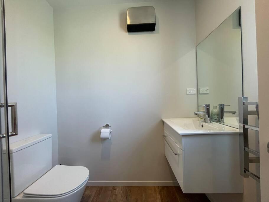 Holiday home Peaceful 2bed2bath With Parking Close To Colombo St *