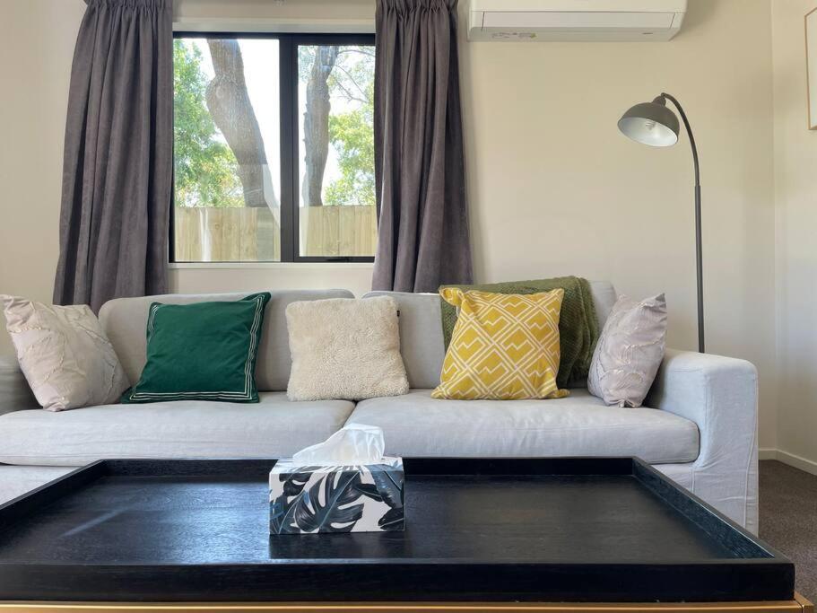 Peaceful 2bed2bath With Parking Close To Colombo St *