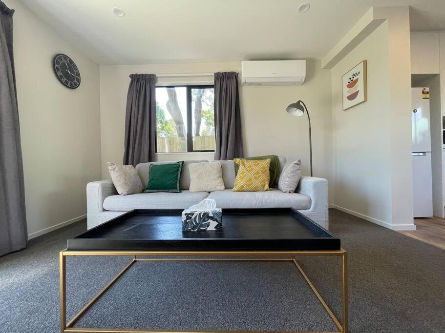 Peaceful 2bed2bath With Parking Close To Colombo St Christchurch