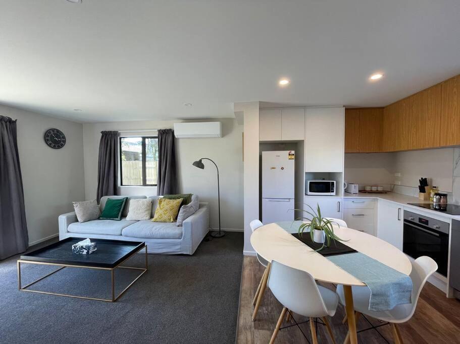 Peaceful 2bed2bath With Parking Close To Colombo St