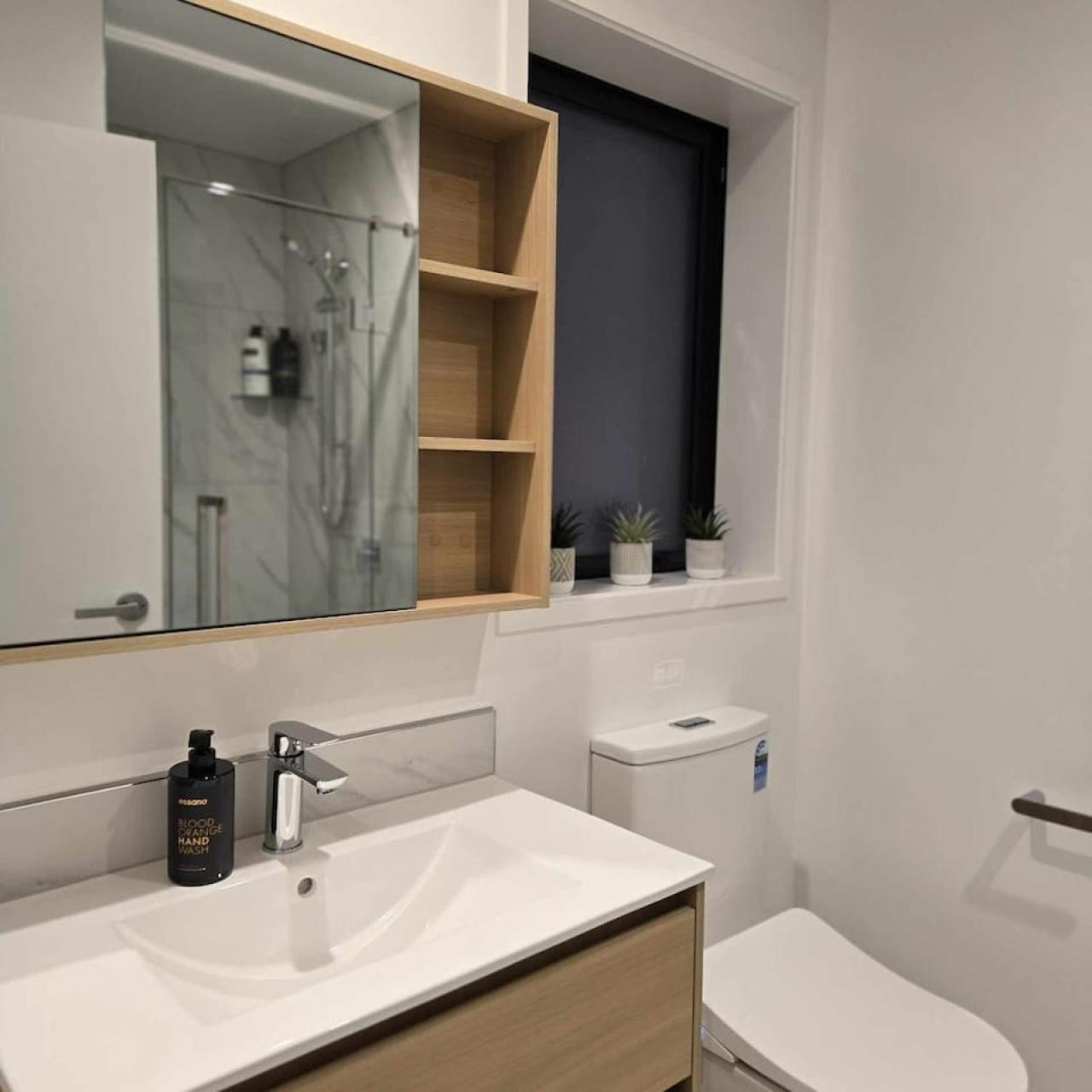Bath Street 6 *