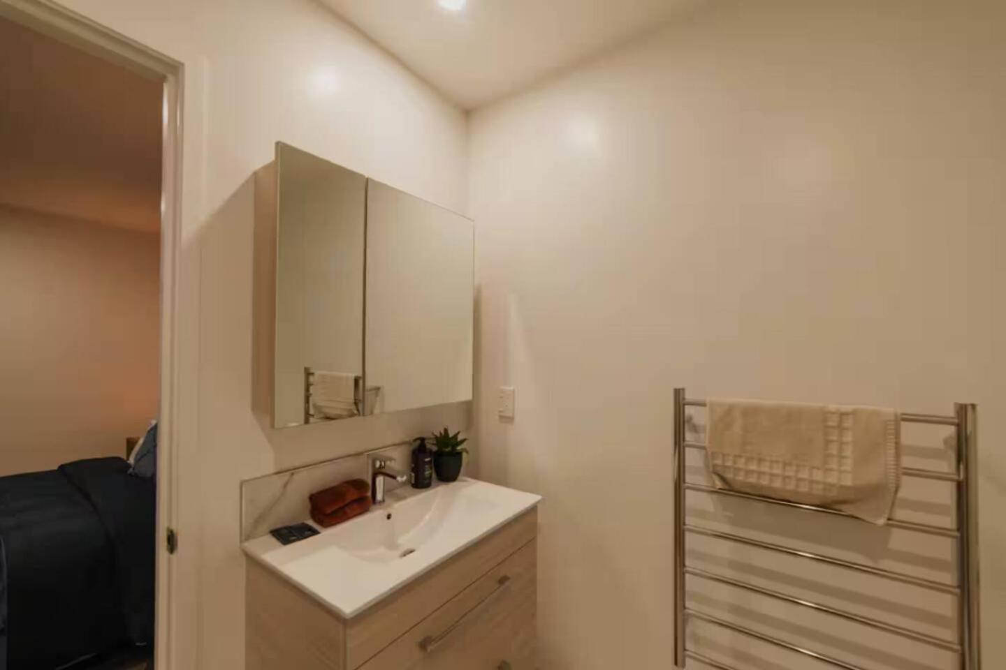 Cbd 6 - 2 Bed 2 Bath
