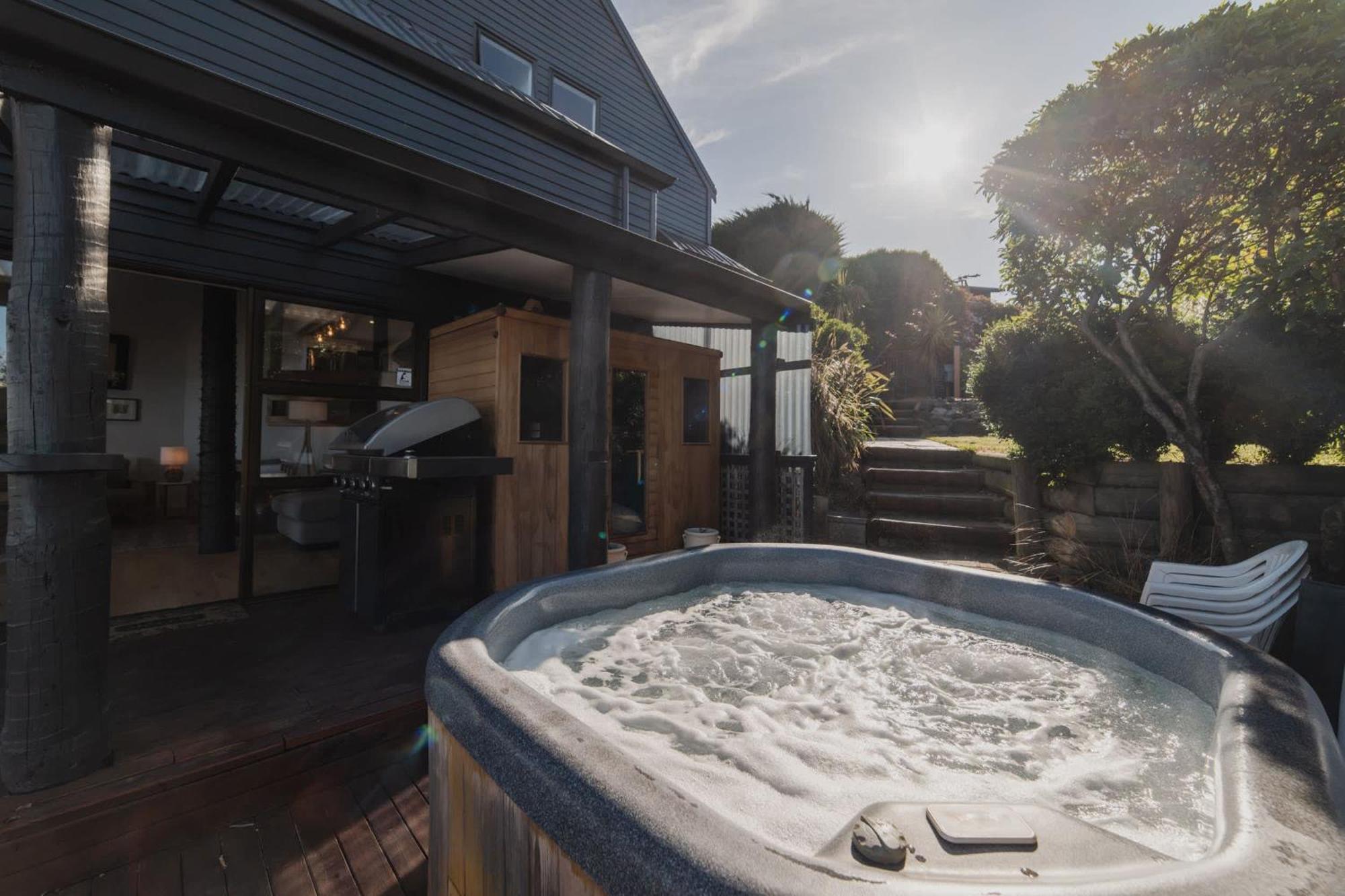 The Ultimate Cecil Wood - Hot Tub Bbq & Views * Christchurch