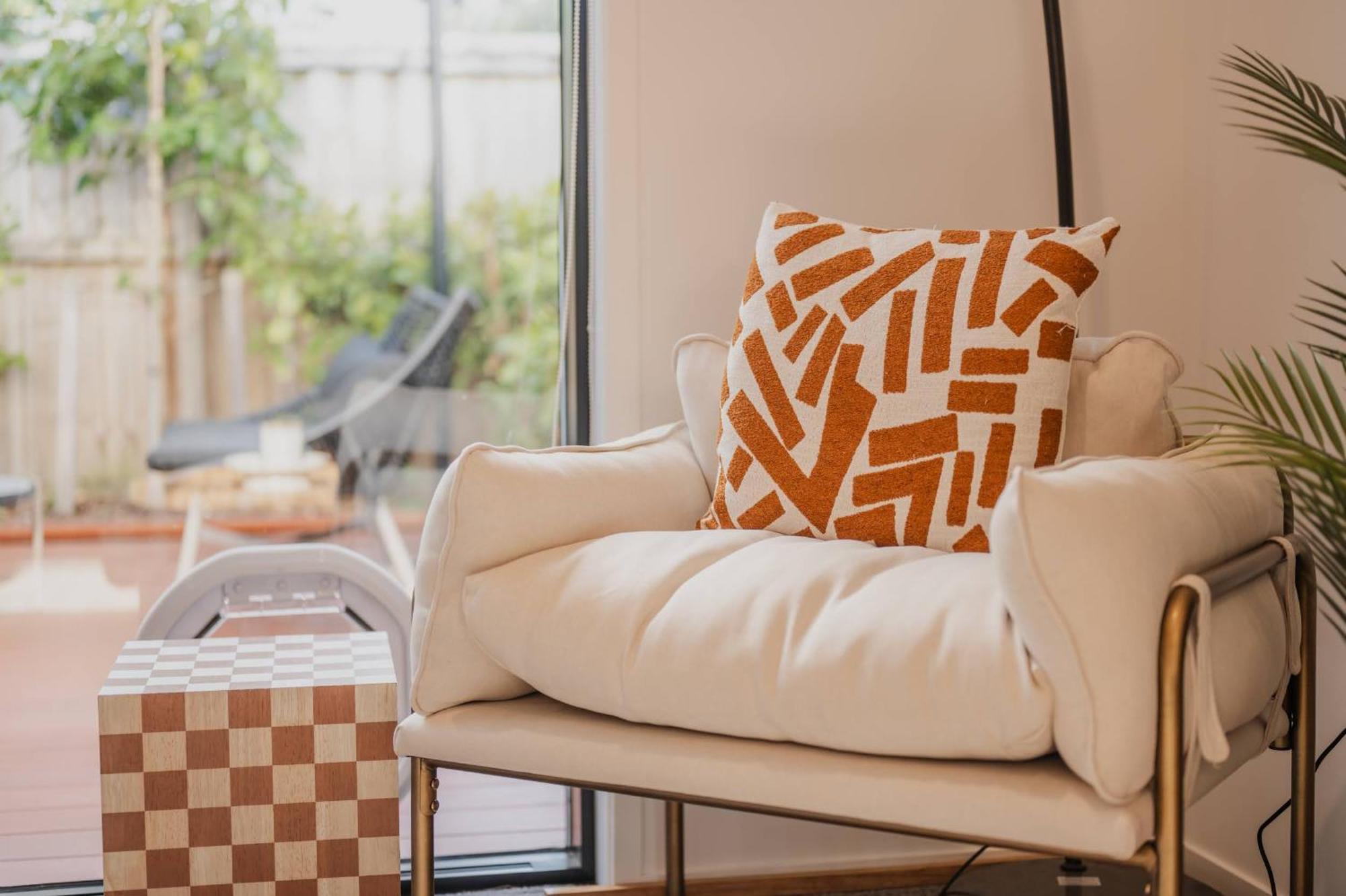 Designer 2br Flat - Outdoor Sitting & Cozy Ambiance Christchurch