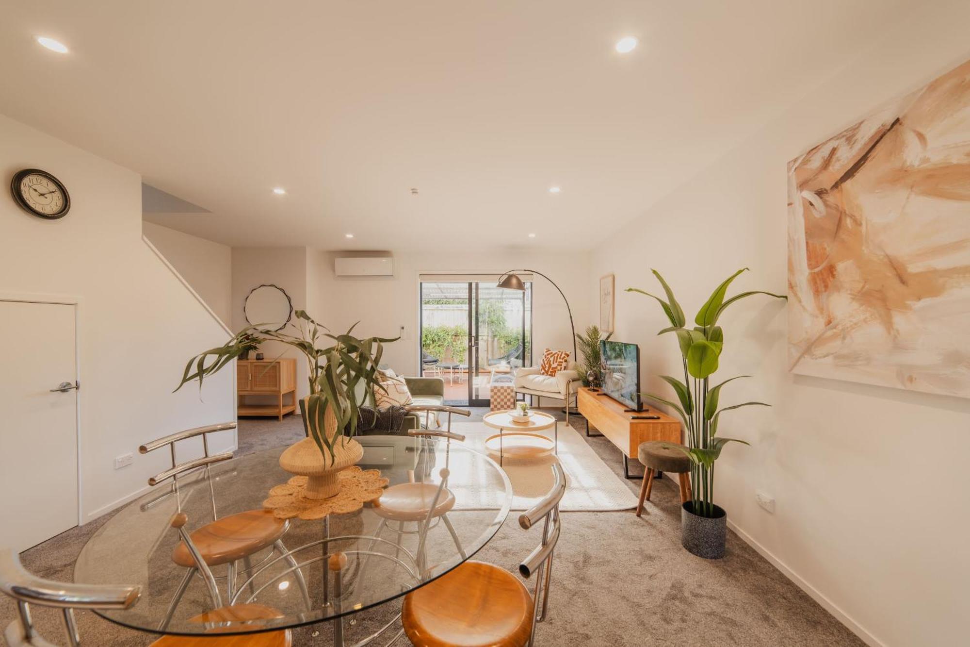 Designer 2br Flat - Outdoor Sitting & Cozy Ambiance Holiday home Christchurch