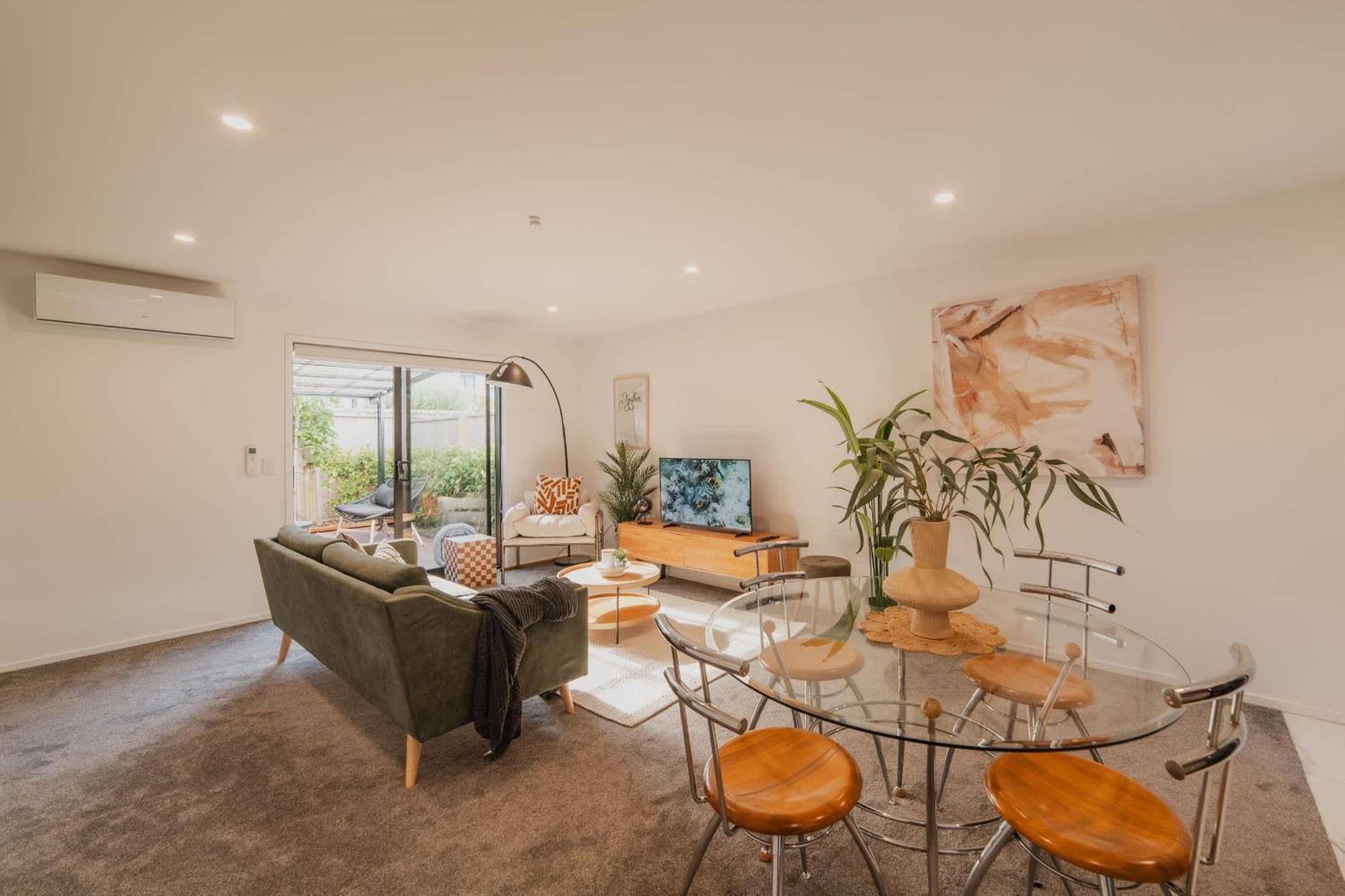 Designer 2br Flat - Outdoor Sitting & Cozy Ambiance
