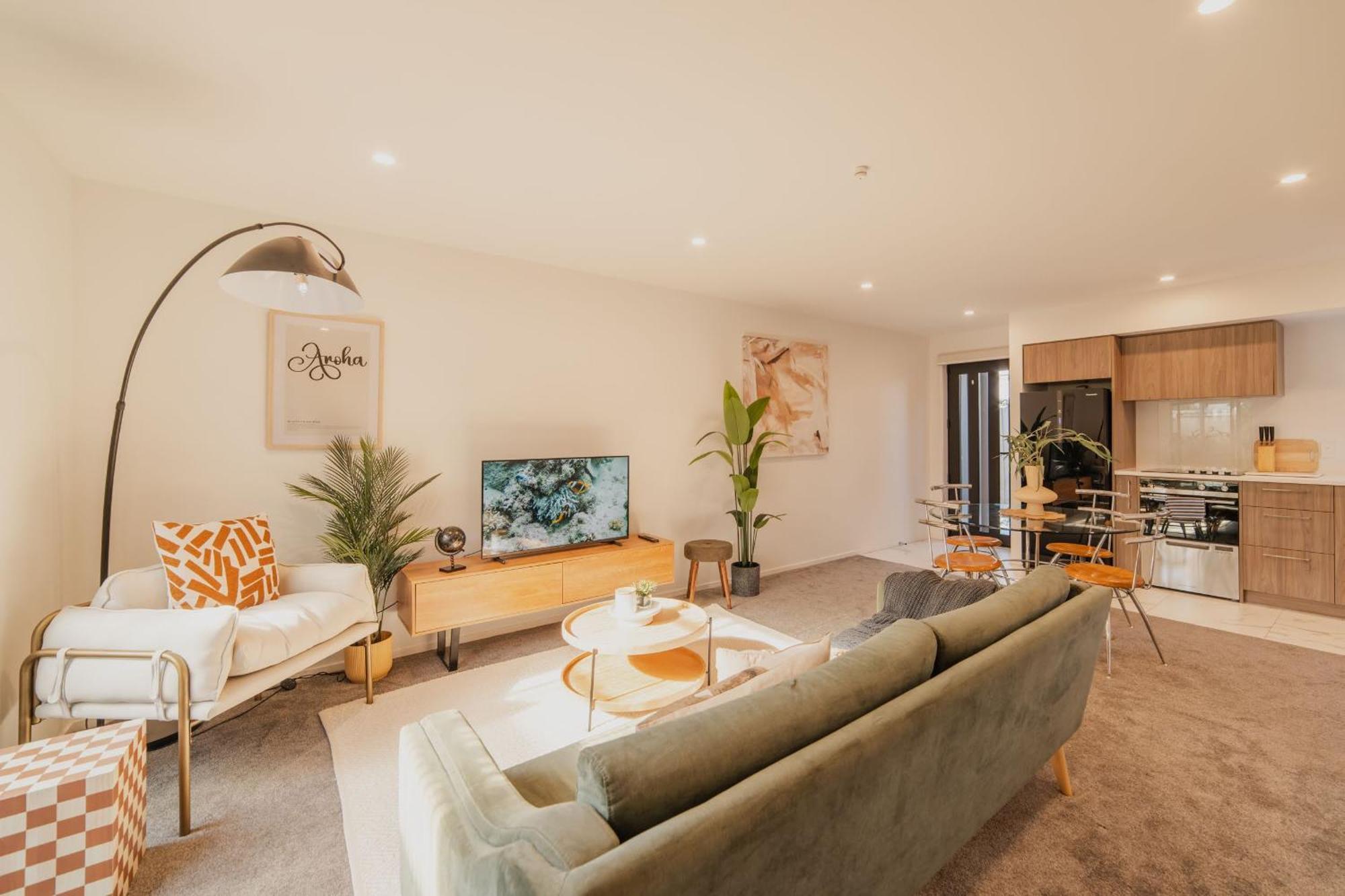 Designer 2br Flat - Outdoor Sitting & Cozy Ambiance Holiday home *