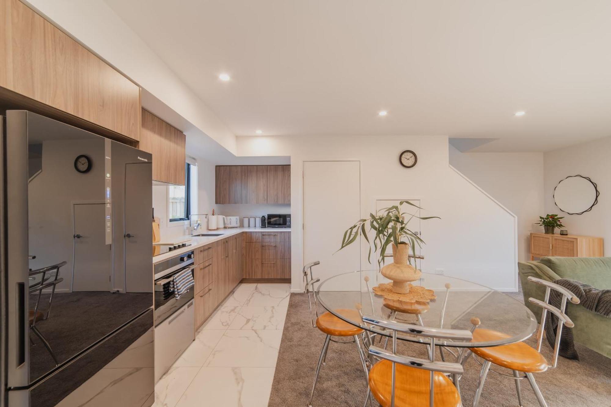 Designer 2br Flat - Outdoor Sitting & Cozy Ambiance Holiday home Christchurch