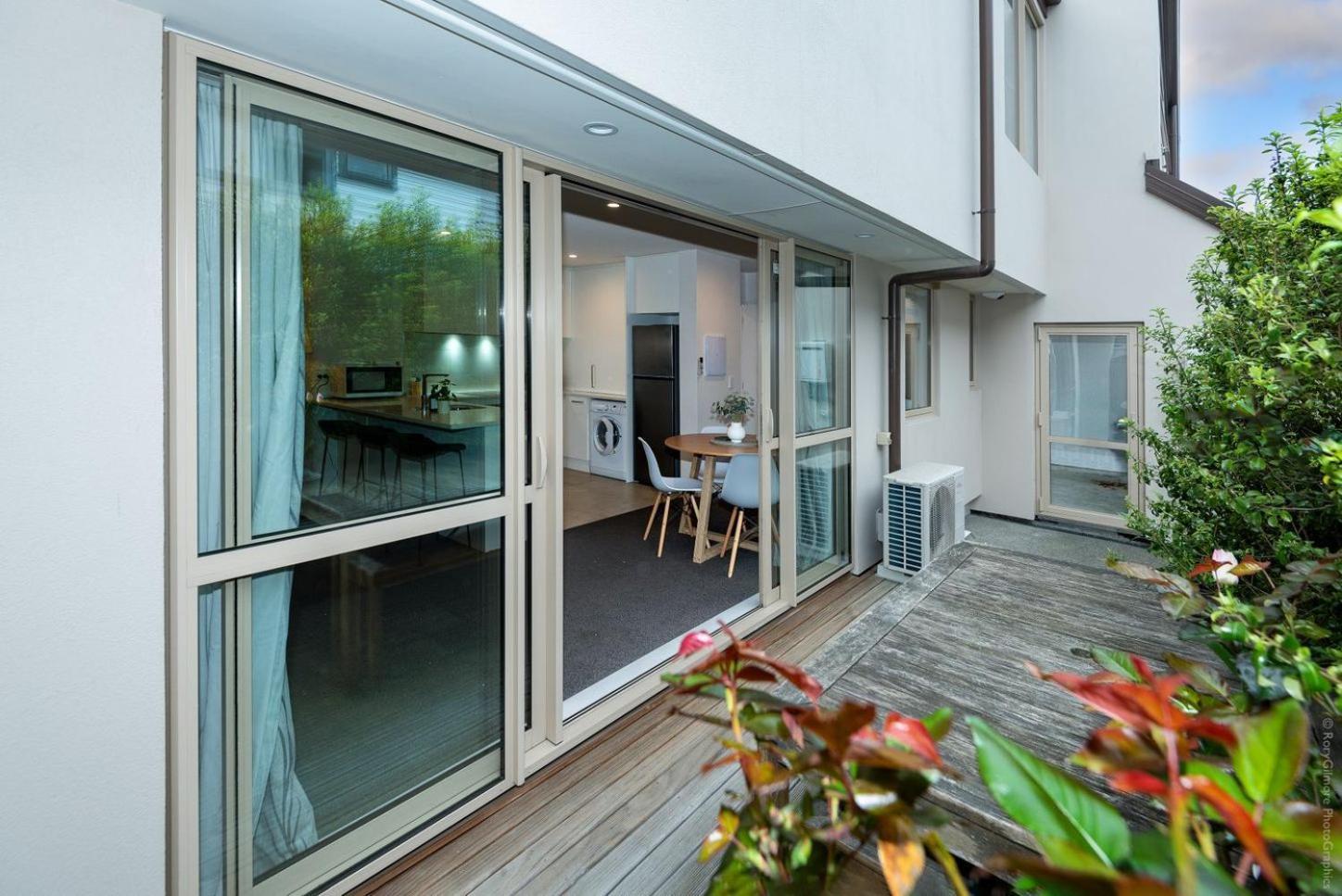 Urban Oasis - Parking Apartment *