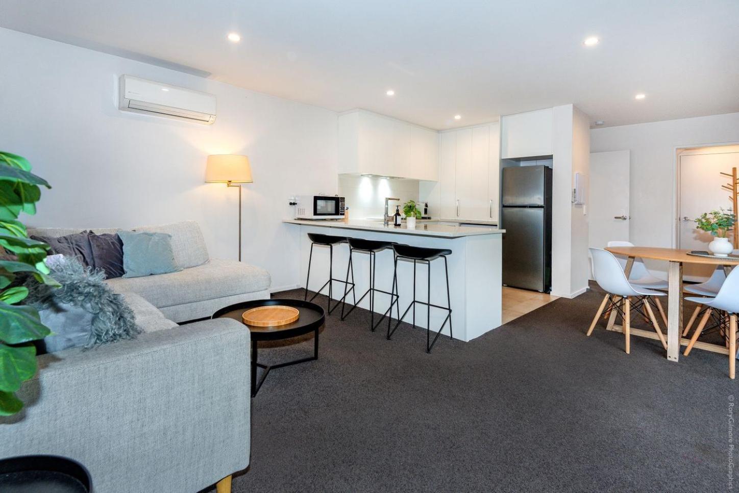 Urban Oasis - Parking Apartment *