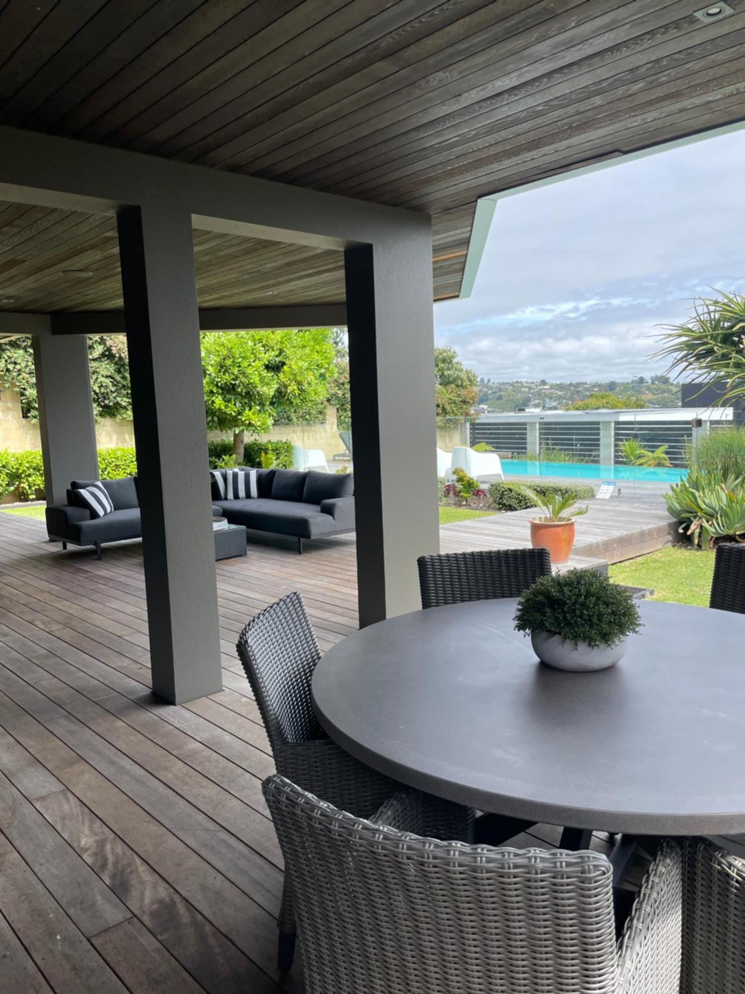 Luxury 2 Bdrm Ground Level With Private Pool Located On Scarborough Hill Sumner Holiday home *