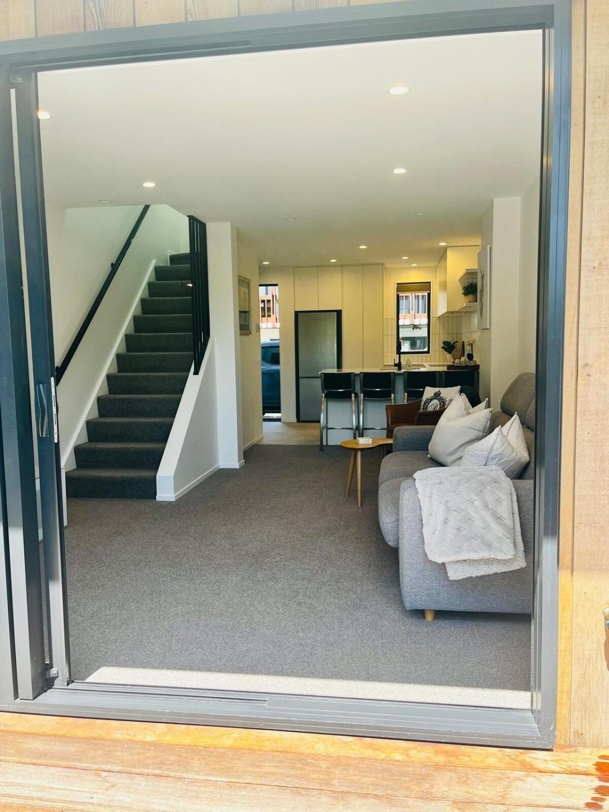 New 2bed2bath Townhouse With Parking By Hagley Park Apartment Christchurch