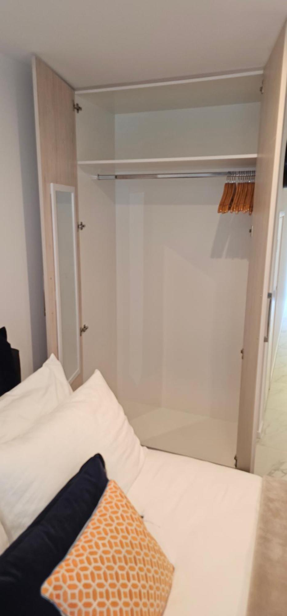 Step Into Comfort On Bath Street Apartment *