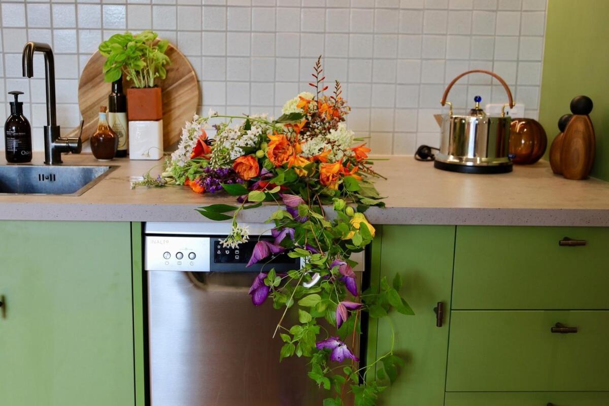 Casterton Cottage, Paradise Garden With Villa