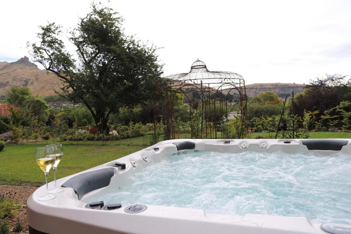 Casterton Cottage, Paradise Garden With Villa