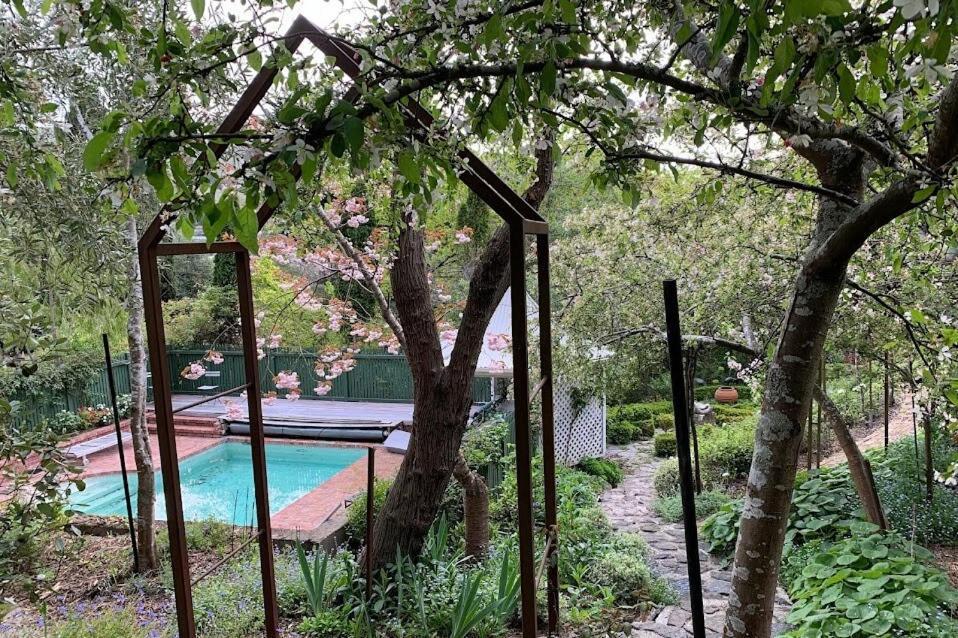 Casterton Cottage, Paradise Garden With