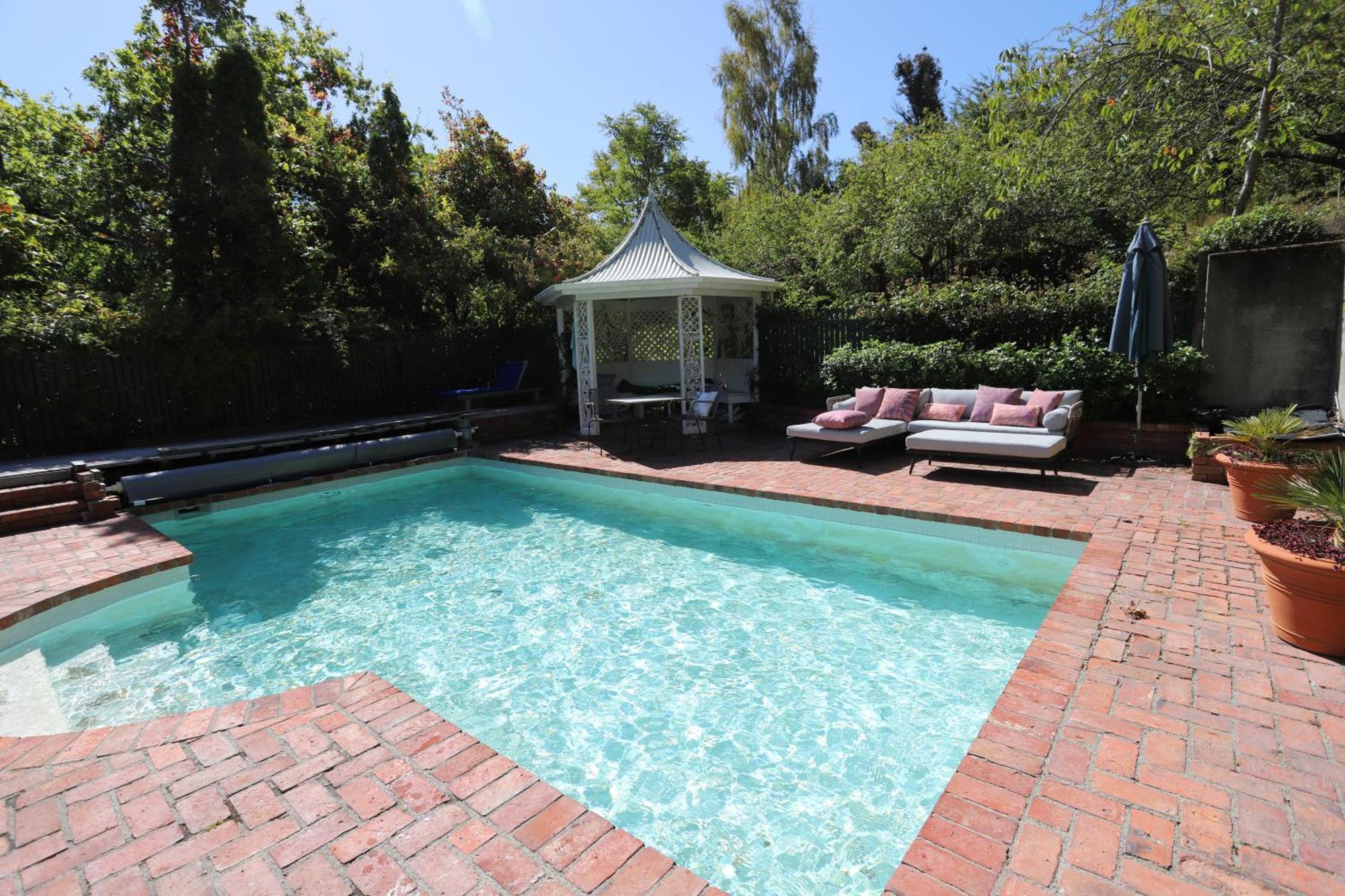 Villa Casterton Cottage, Paradise Garden With
