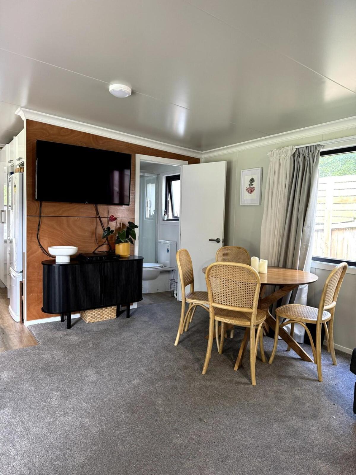Whare Iti On Johns Holiday home *
