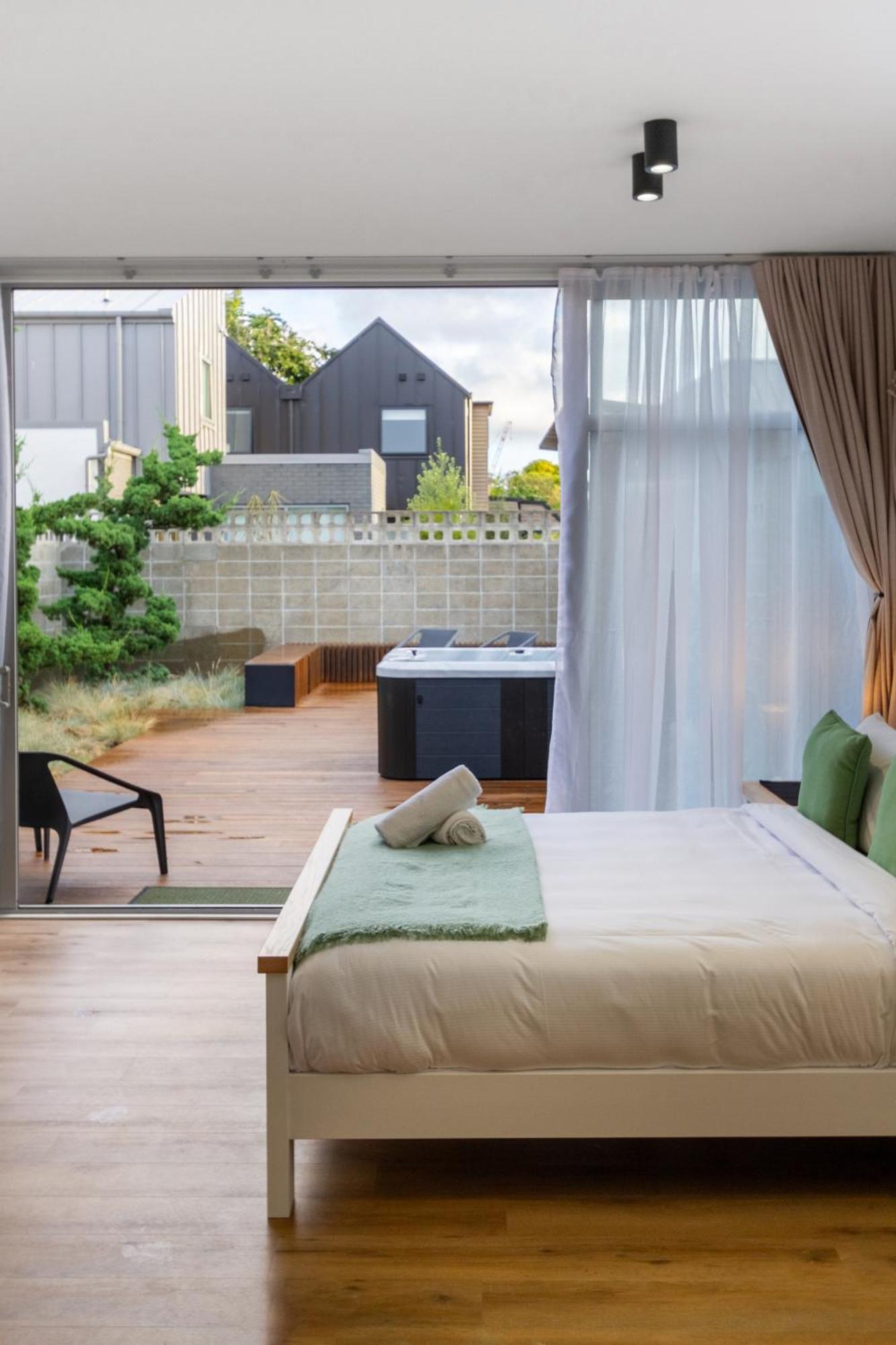 Apartment Luxury King With And Private Carpark Christchurch