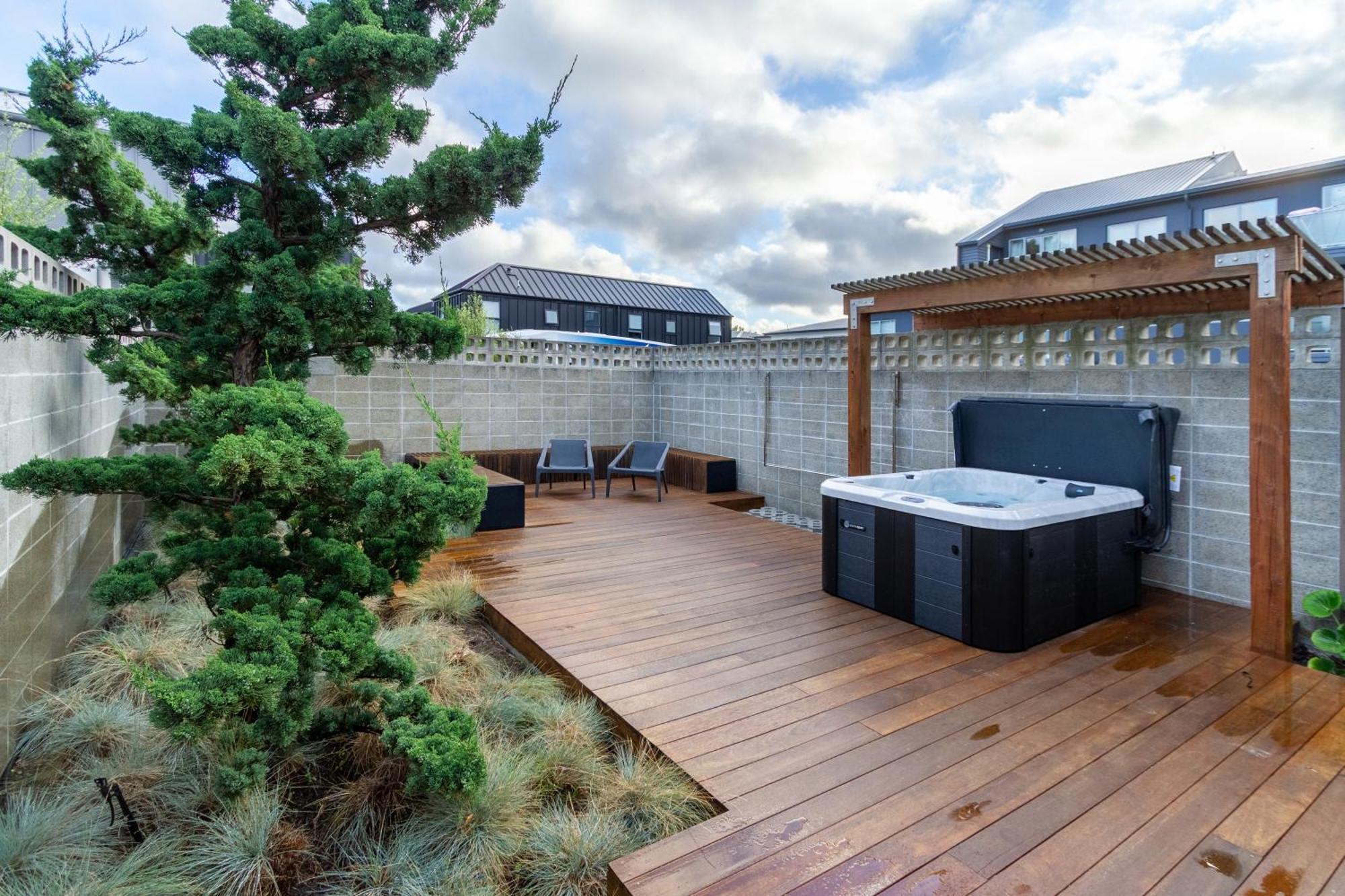 Luxury King With And Private Carpark * Christchurch