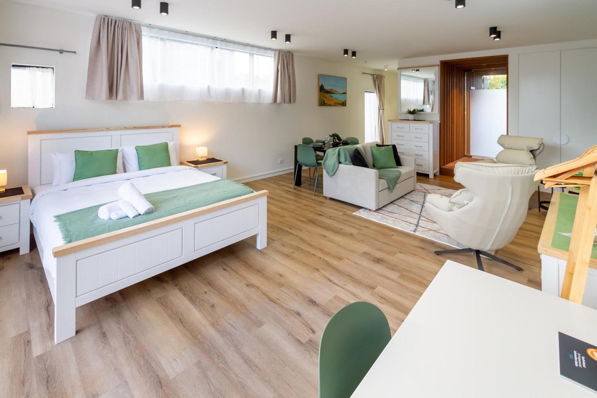 Luxury King With And Private Carpark Apartment Christchurch