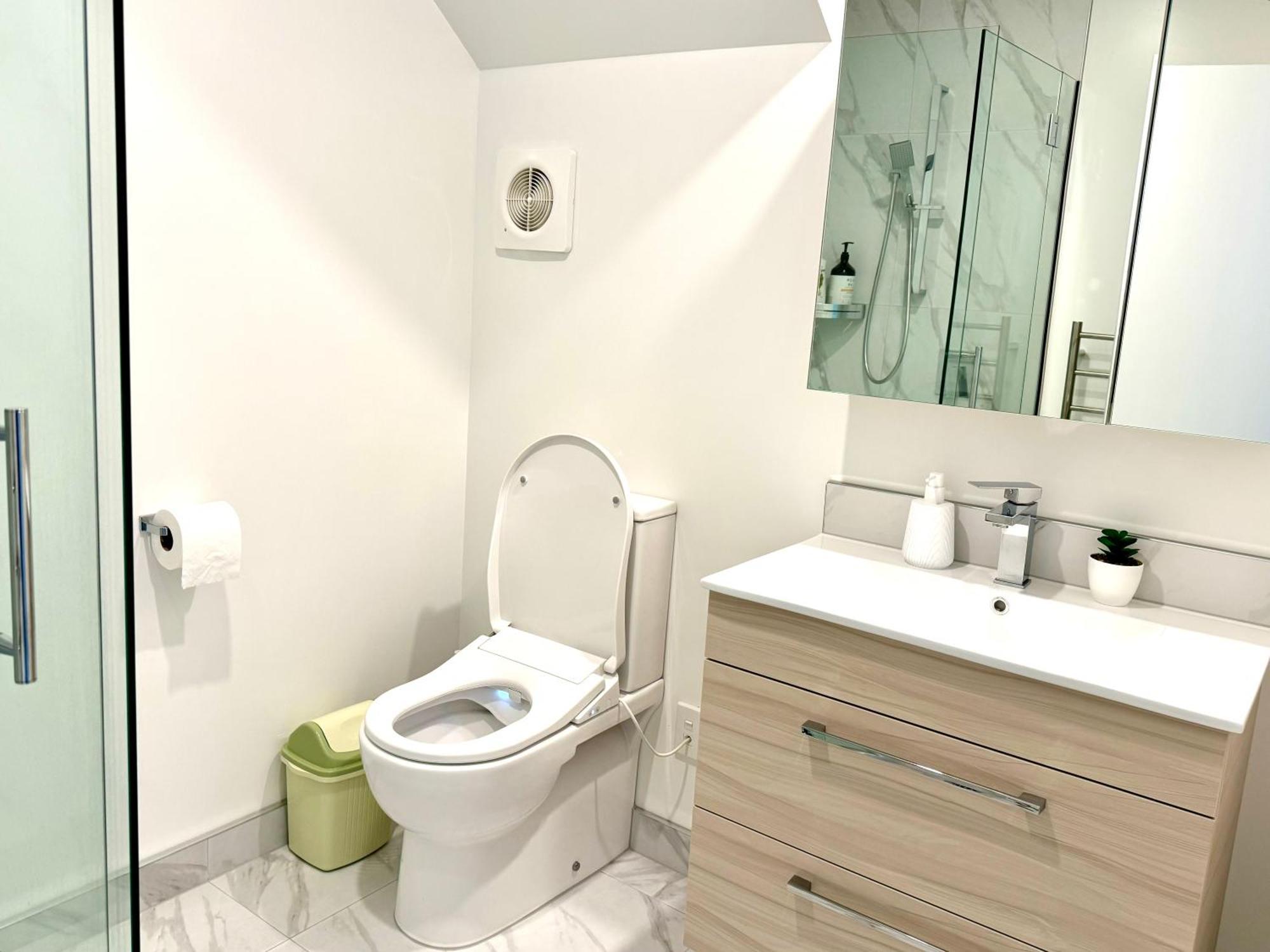 2brd 2bth Riccarton Townhouse Free Car Park Holiday home *