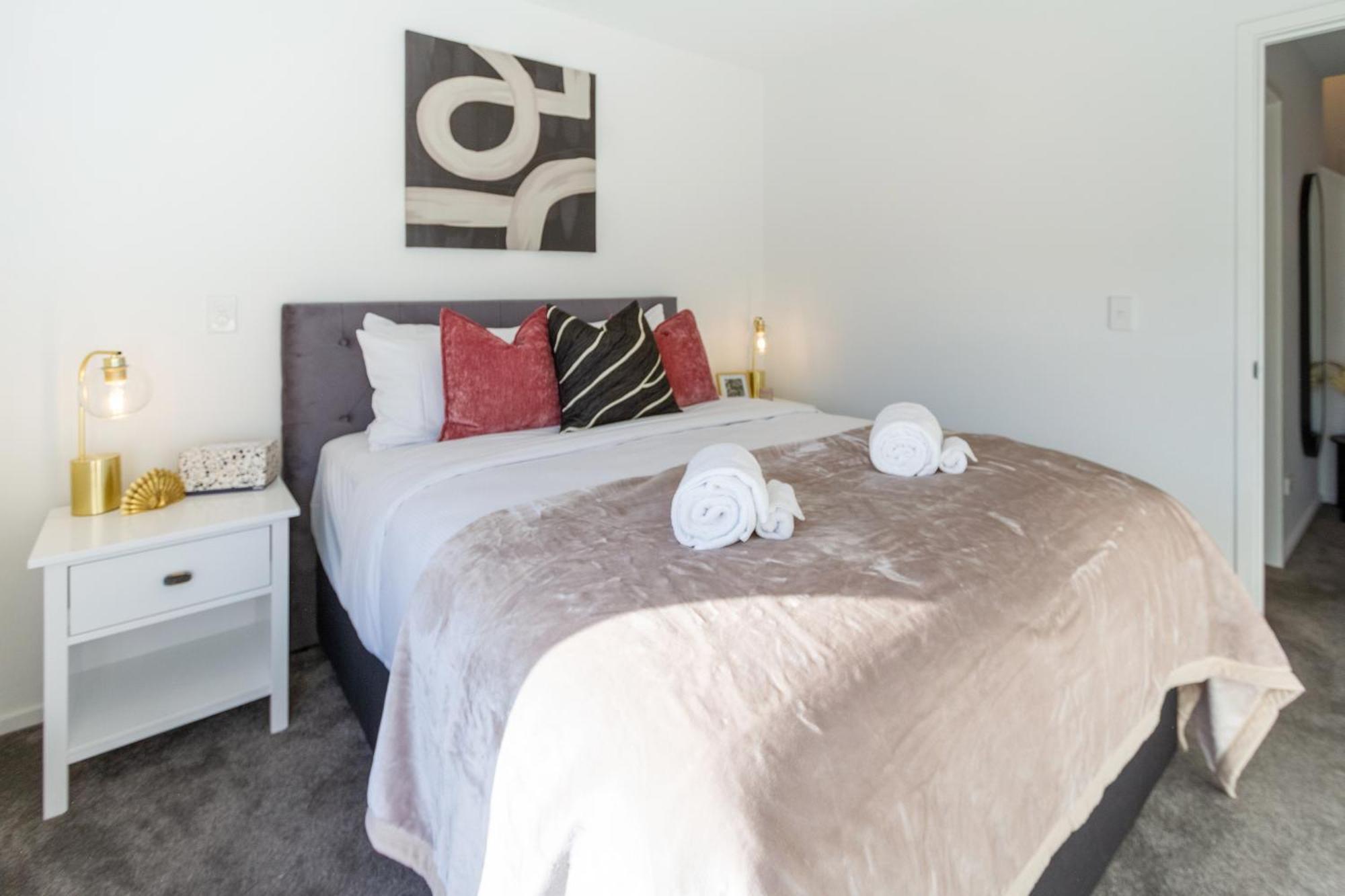 Enchanted Escape 2 Bed 2 Bath Cbd Apartment