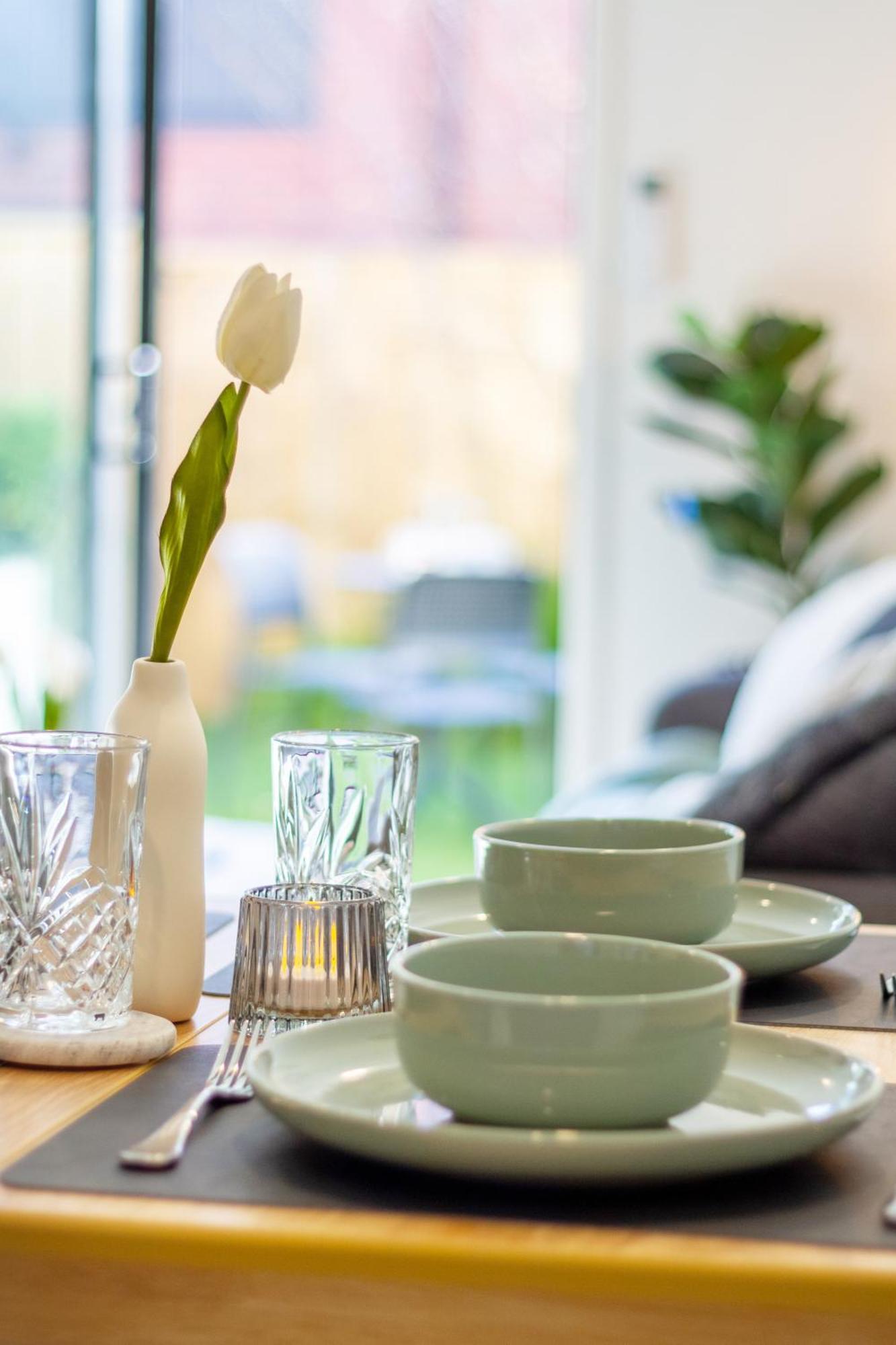 Enchanted Escape 2 Bed 2 Bath Cbd Apartment *