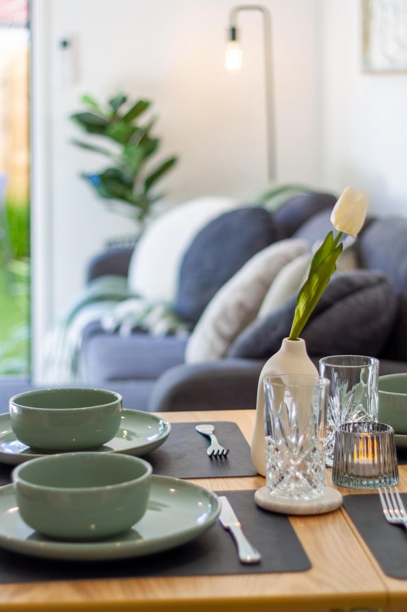 Enchanted Escape 2 Bed 2 Bath Cbd Apartment *