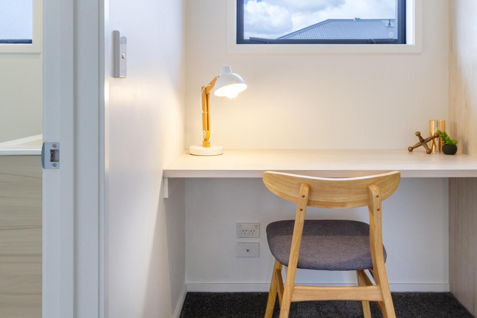 Apartment Escape At The Park: 1 Bed 1 Bath W/carpark *