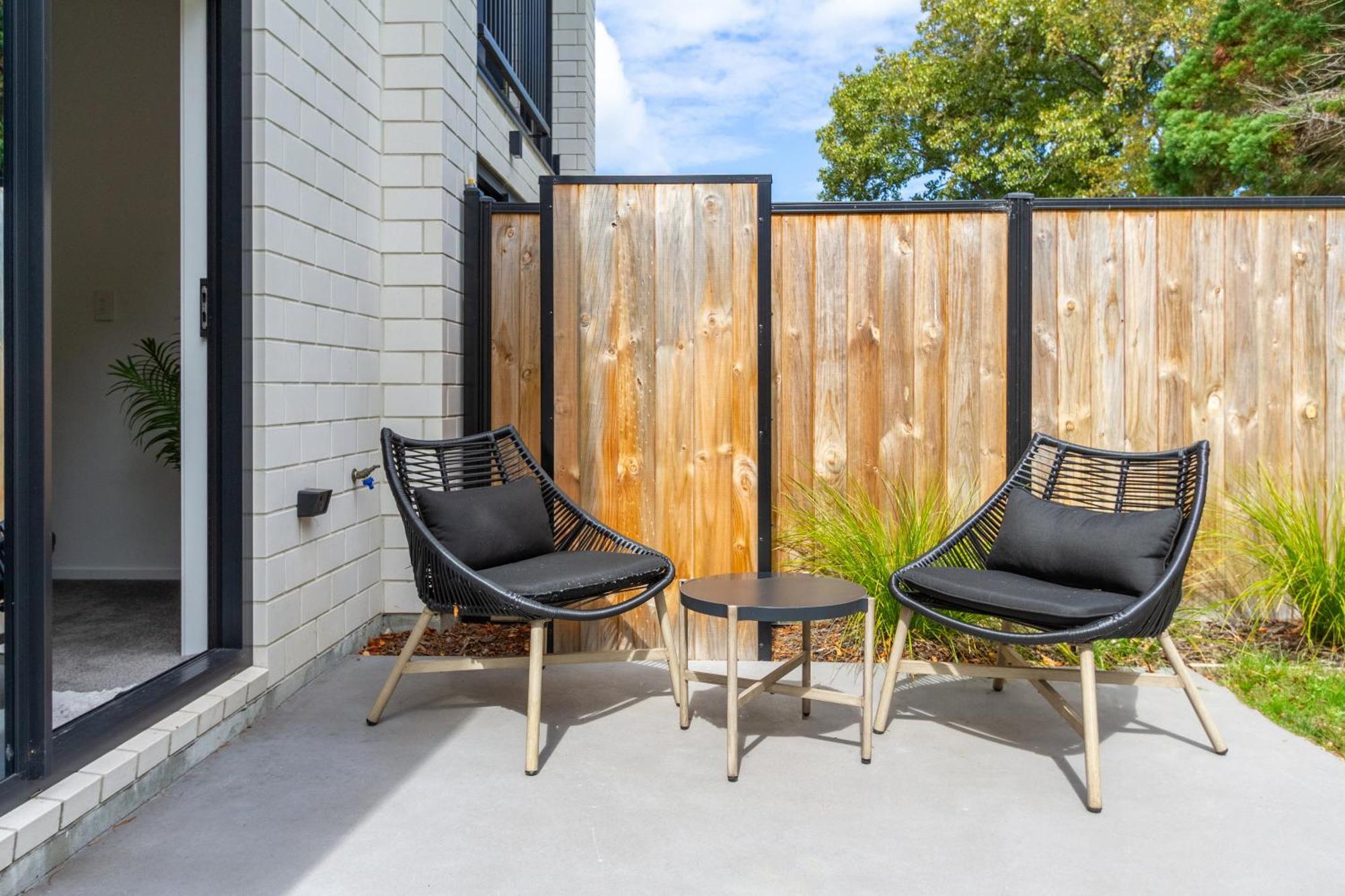 Escape At The Park: 1 Bed 1 Bath W/carpark Christchurch