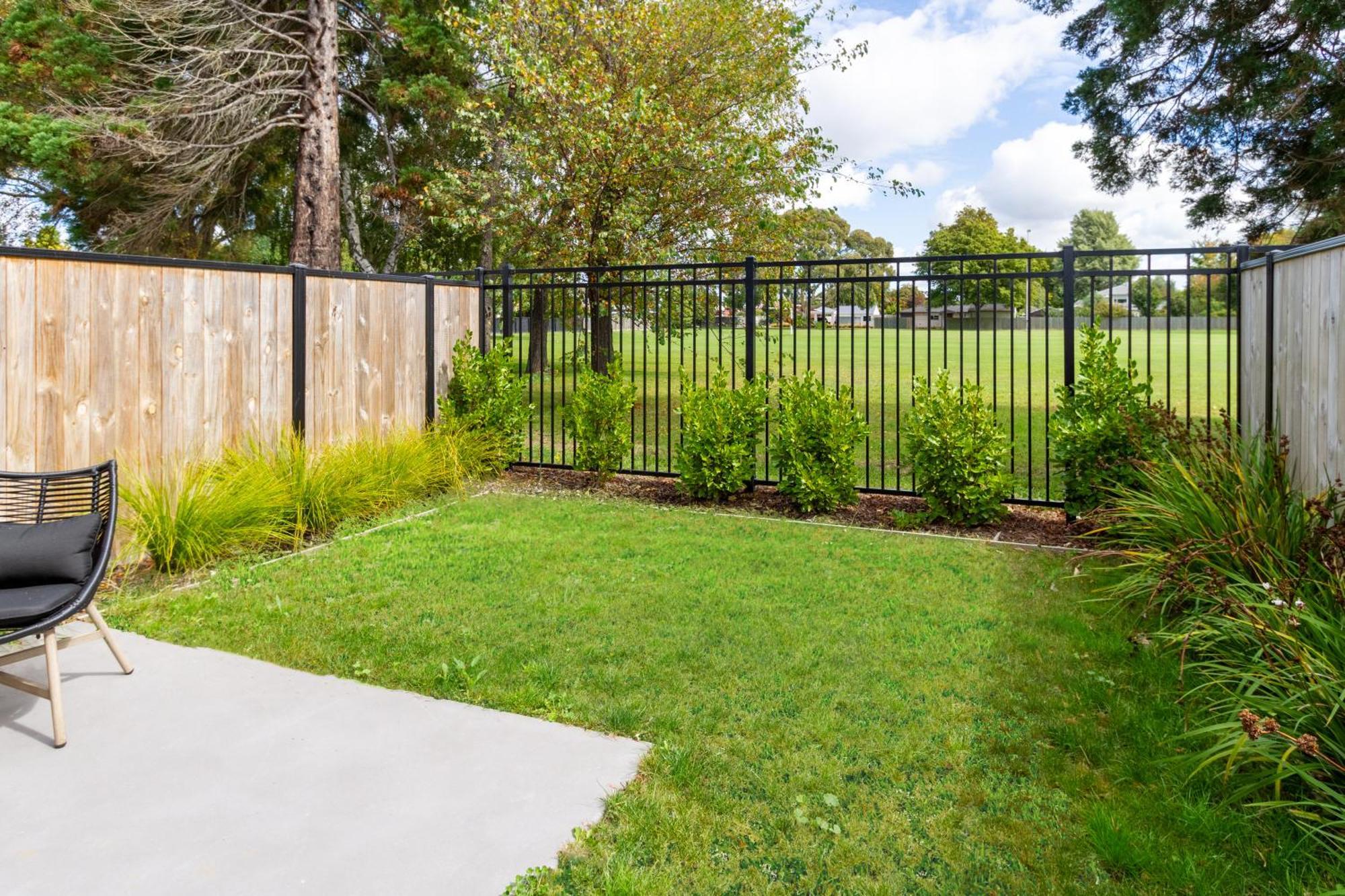 Apartment Escape At The Park: 1 Bed 1 Bath W/carpark