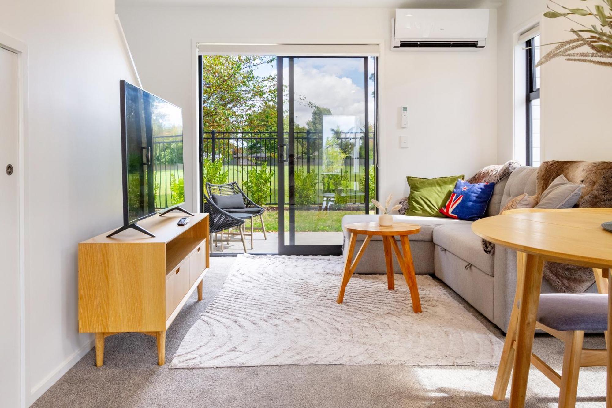 Escape At The Park: 1 Bed 1 Bath W/carpark Apartment Christchurch