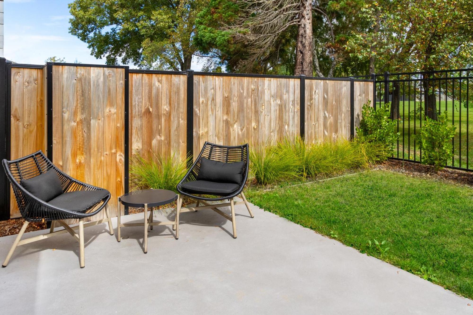 Apartment Escape At The Park: 1 Bed 1 Bath W/carpark