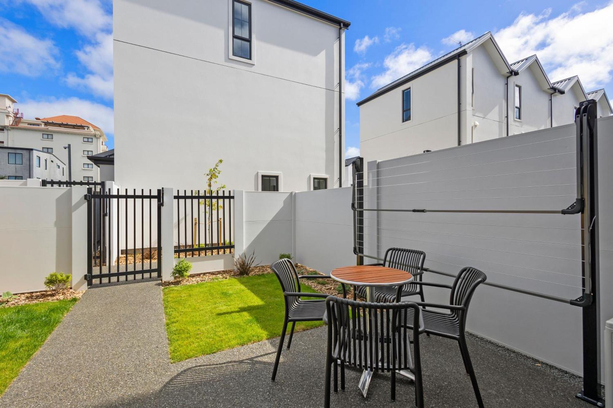 2 Bdr 2bth On Peterborough 1 Min Walk To Town Hall Christchurch