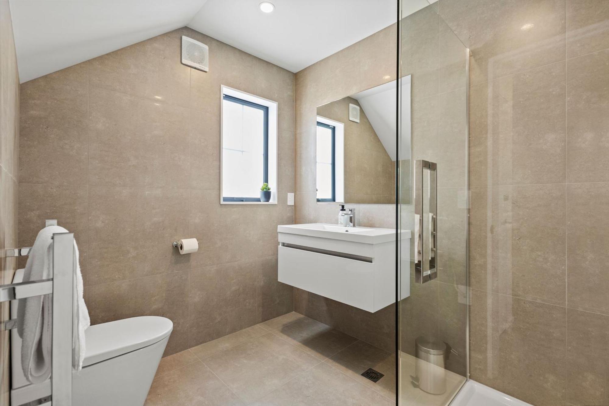 2 Bdr 2bth On Peterborough 1 Min Walk To Town Hall Christchurch