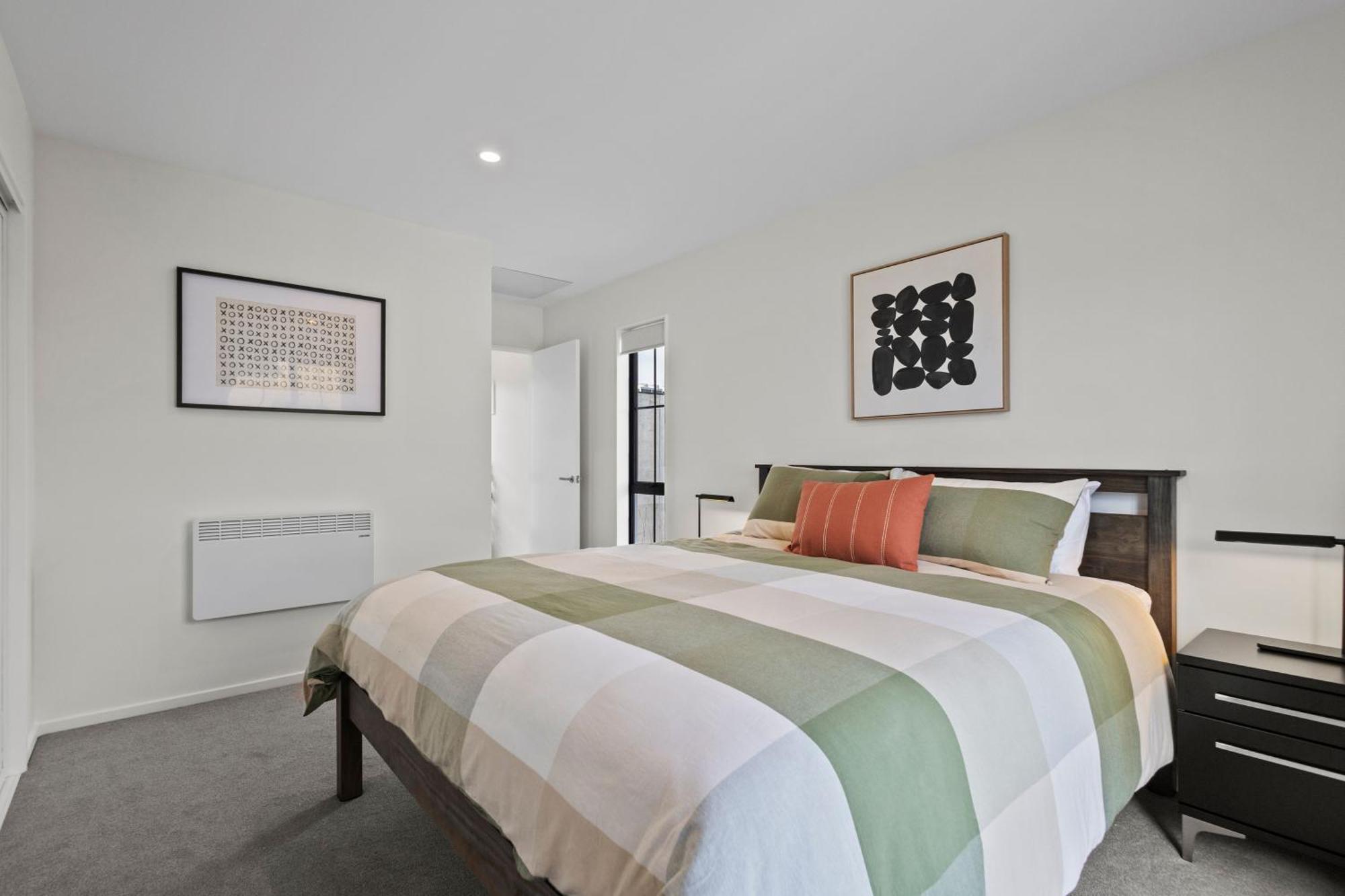 2 Bdr 2bth On Peterborough 1 Min Walk To Town Hall * Christchurch