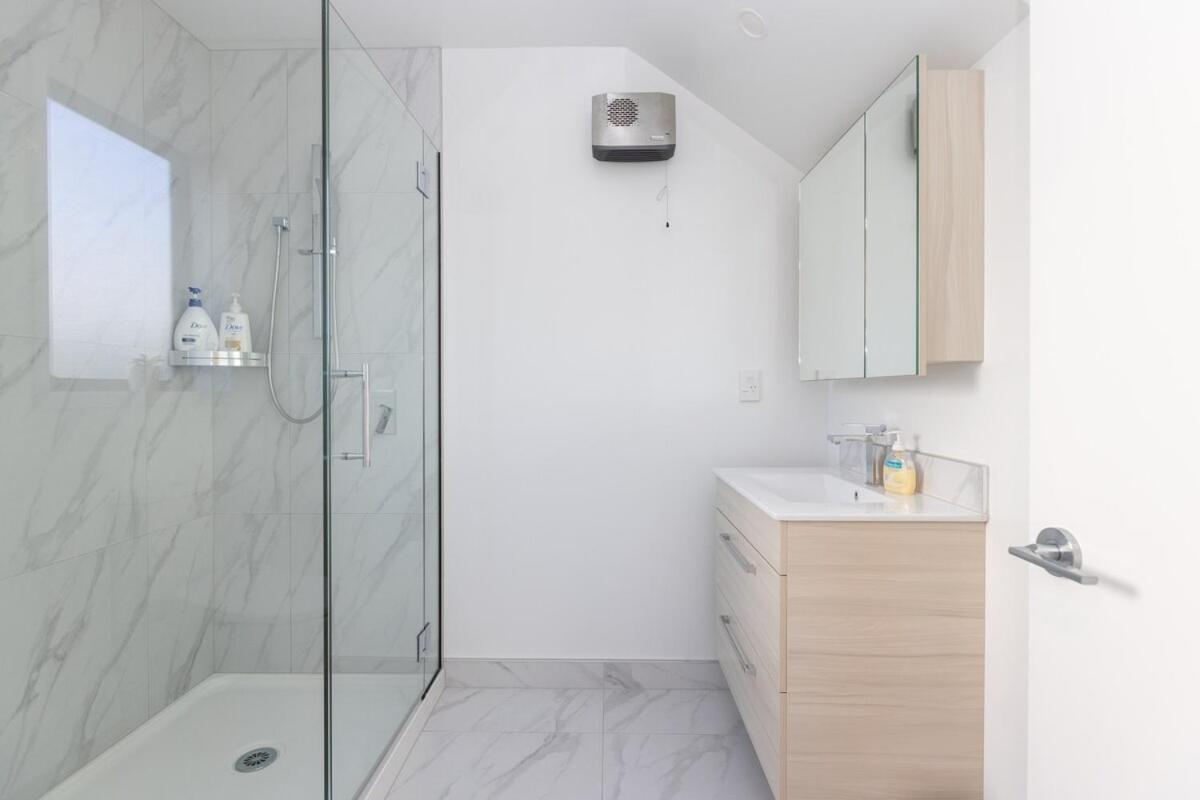 Brand New 2 Bed Ocean View! Holiday home