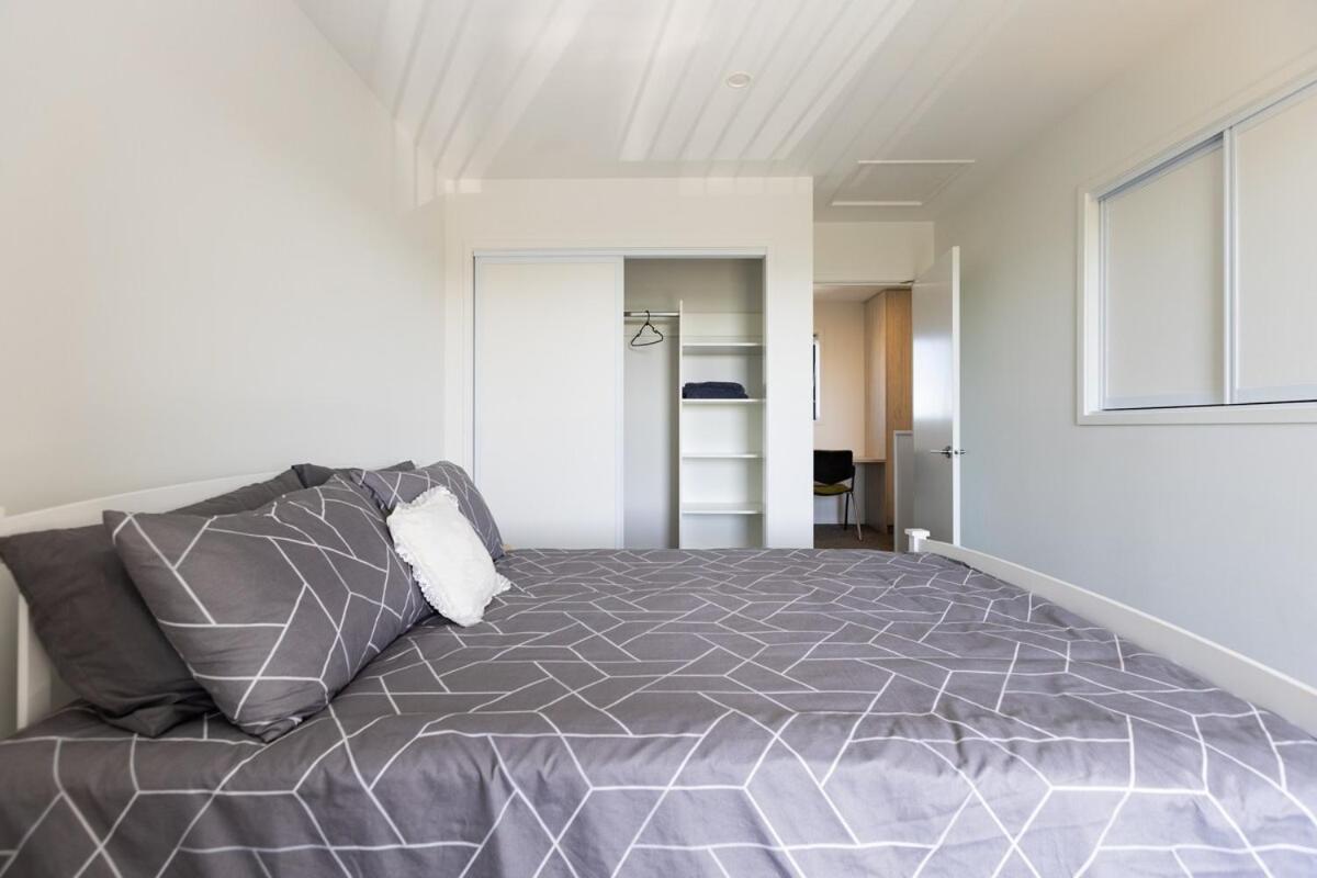 Brand New 2 Bed Ocean View! * Christchurch