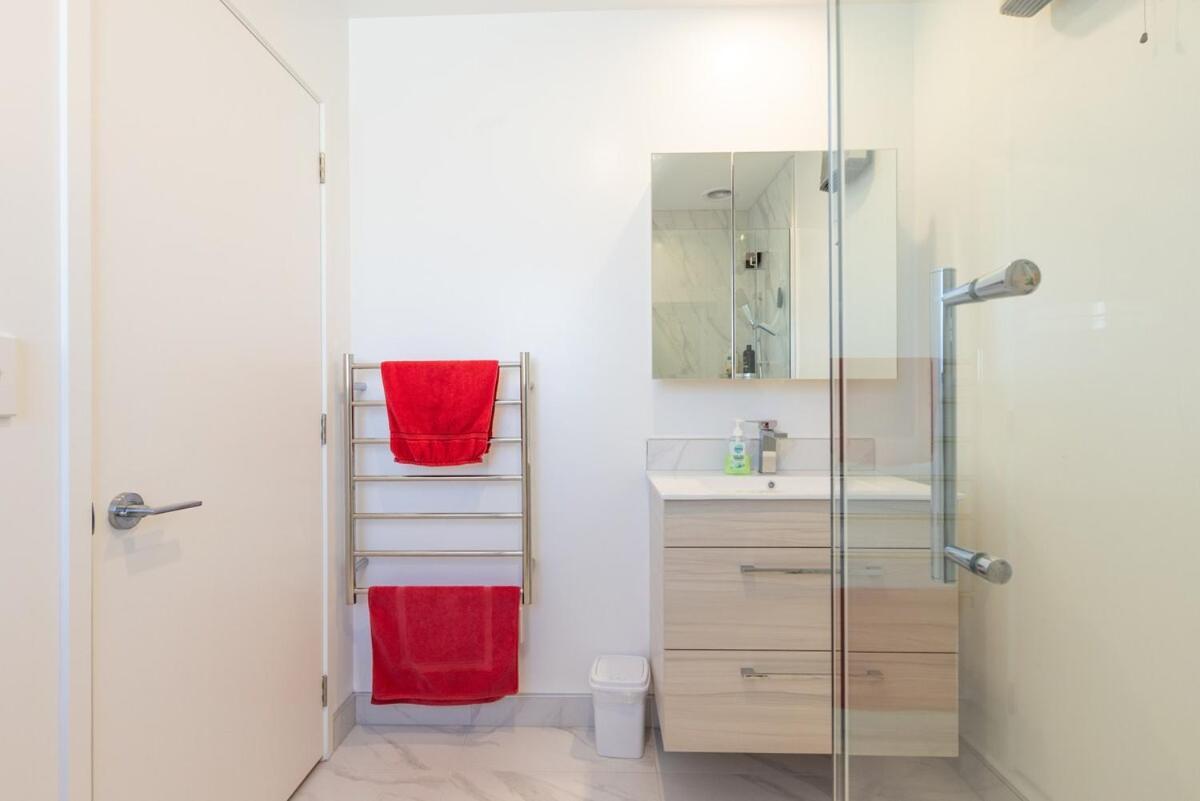 Holiday home Brand New 2 Bed Ocean View! *