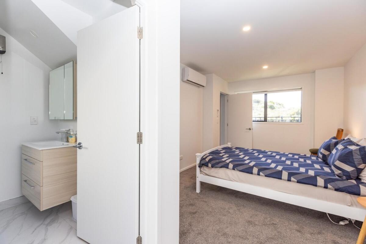 Holiday home Brand New 2 Bed Ocean View!
