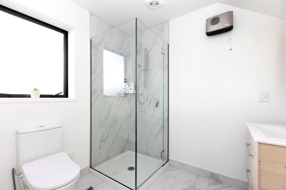 Brand New 2 Bed Ocean View! *