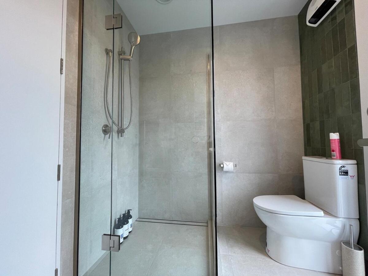 Holiday home Luxury 2bed2bath Standalone With Parking