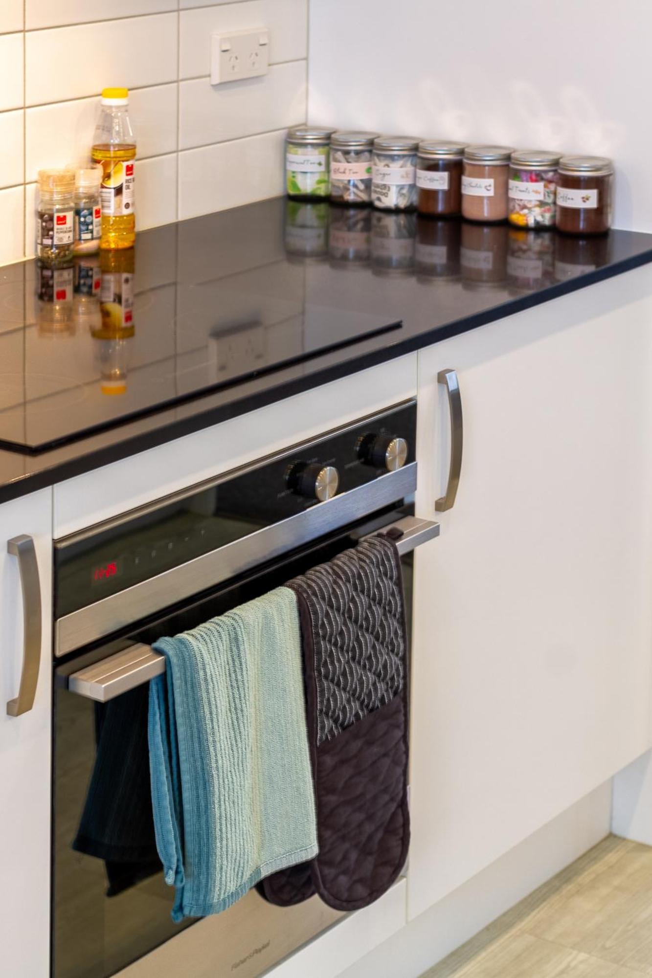 Bath & Beyond, Tippet Place With Garage Sleeps 8 Christchurch