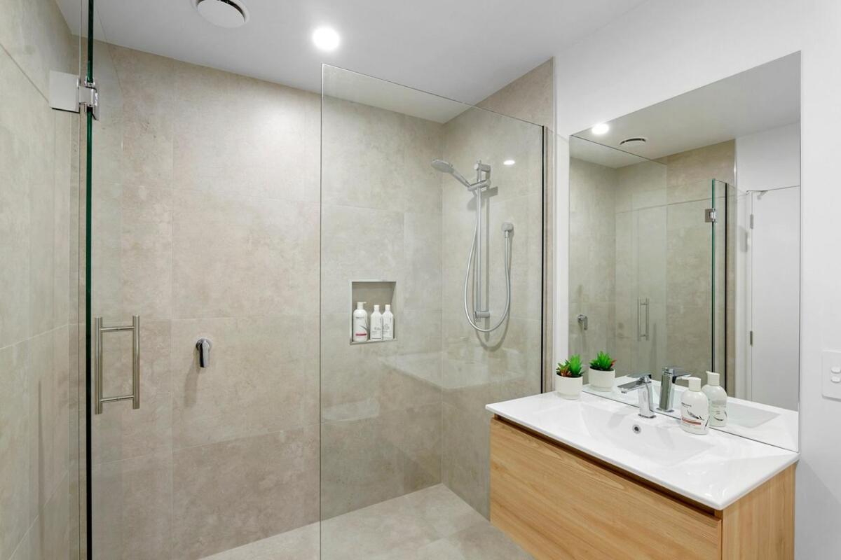 Stylish Heart Of The Cbd Apartment